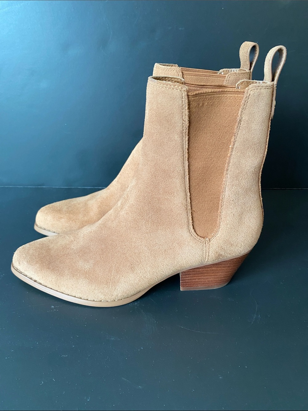 Michael Kors Kinlee Suede Chelsea Ankle Boots Tan 6M - Picture 3 of 9